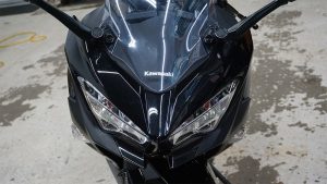 Motorcycle Decals Kawasaki Ninja 400 - VinylWrapToronto.com - Vehicle Wrap in GTA - Avery Dennison - 3M - headlight - Before - Custom motorcycle decals near me