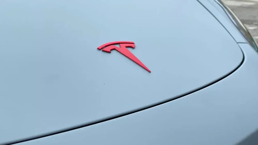Tesla Colour Change - Closeup 1